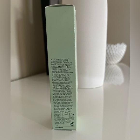 Clinique moisture surge CC cream, hydrating color corrector, SPF 30 - Picture 5 of 6